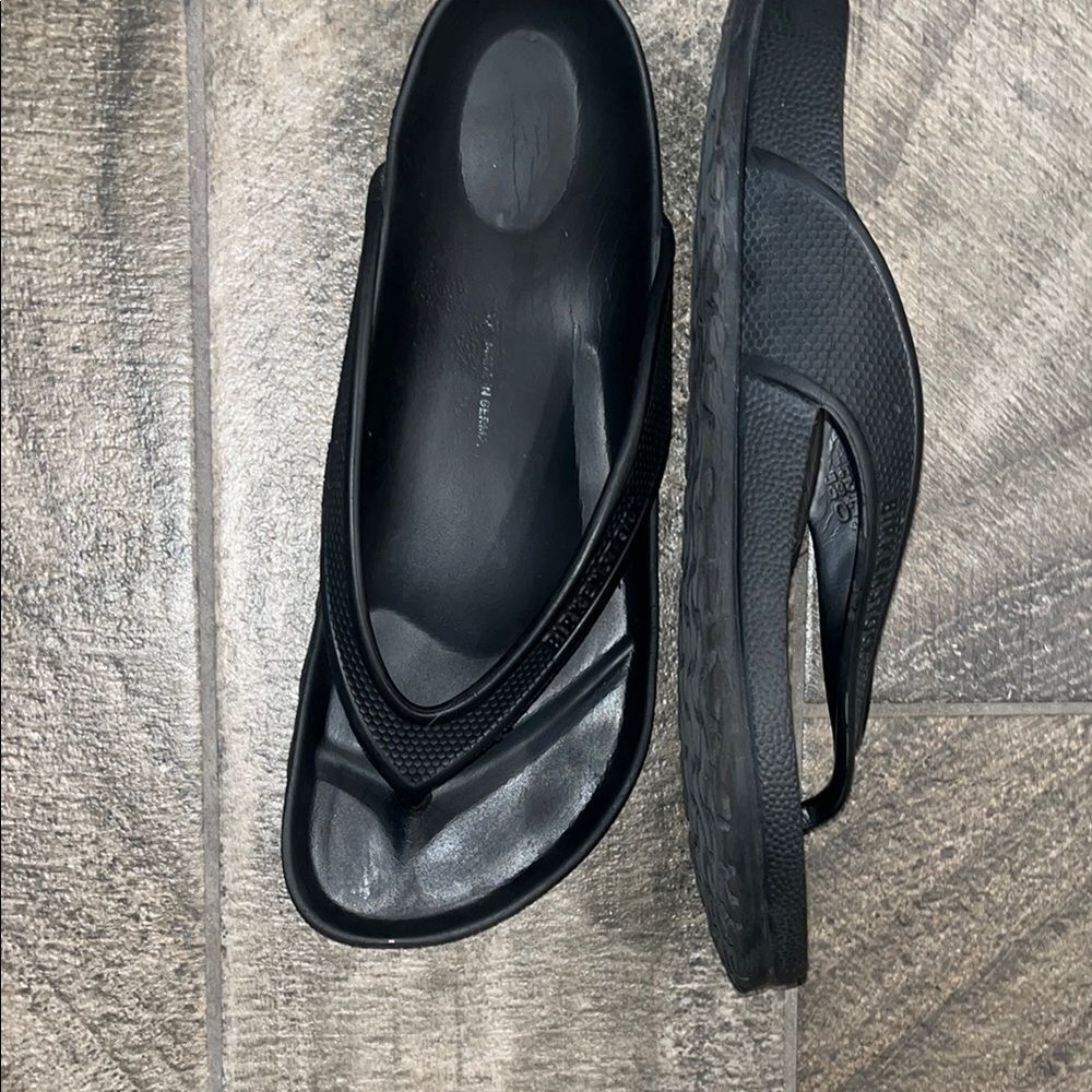 Birkenstock Unisex Black thong Sandals